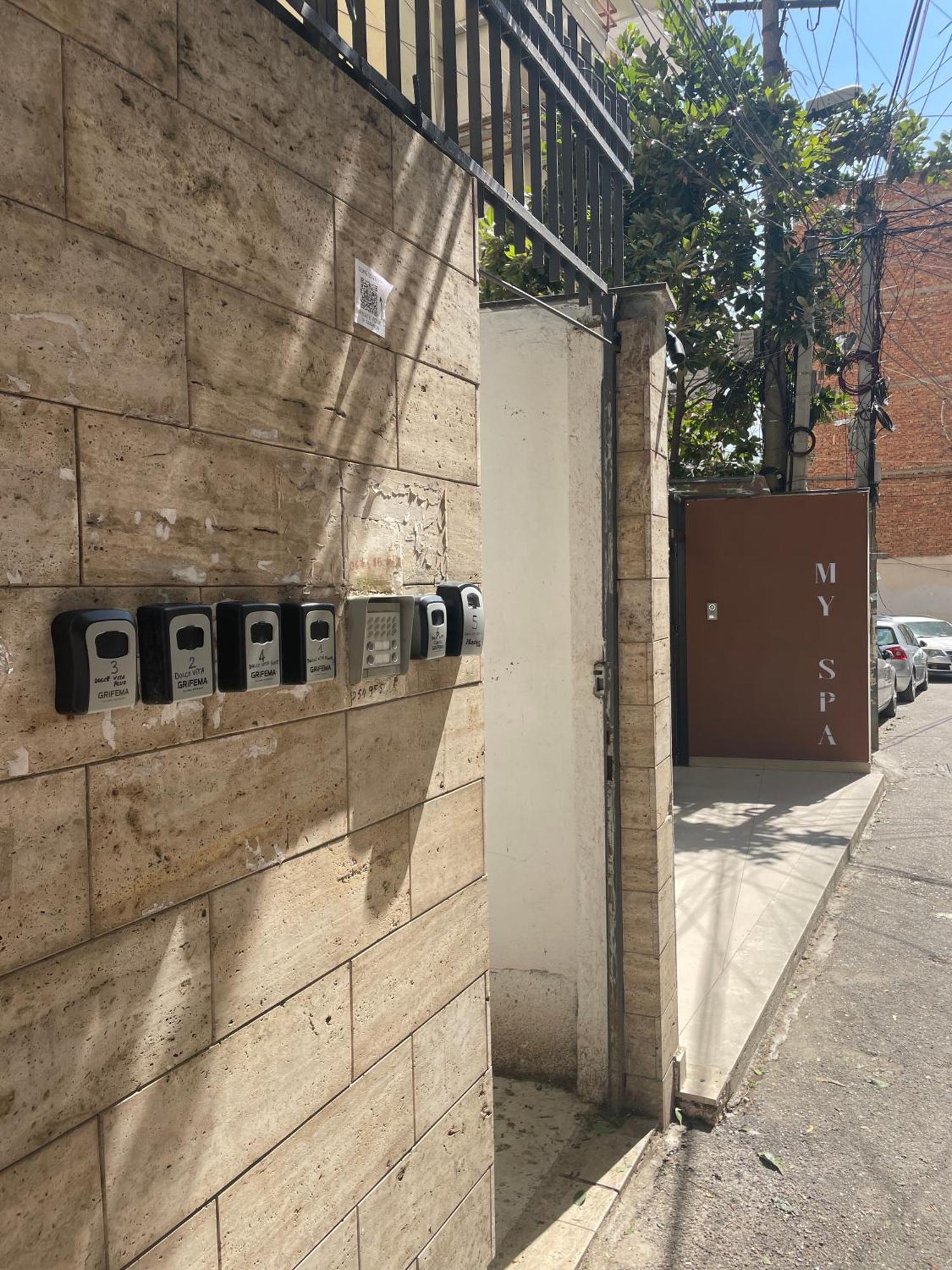 Suite Dolce Vita Tirana Exterior foto